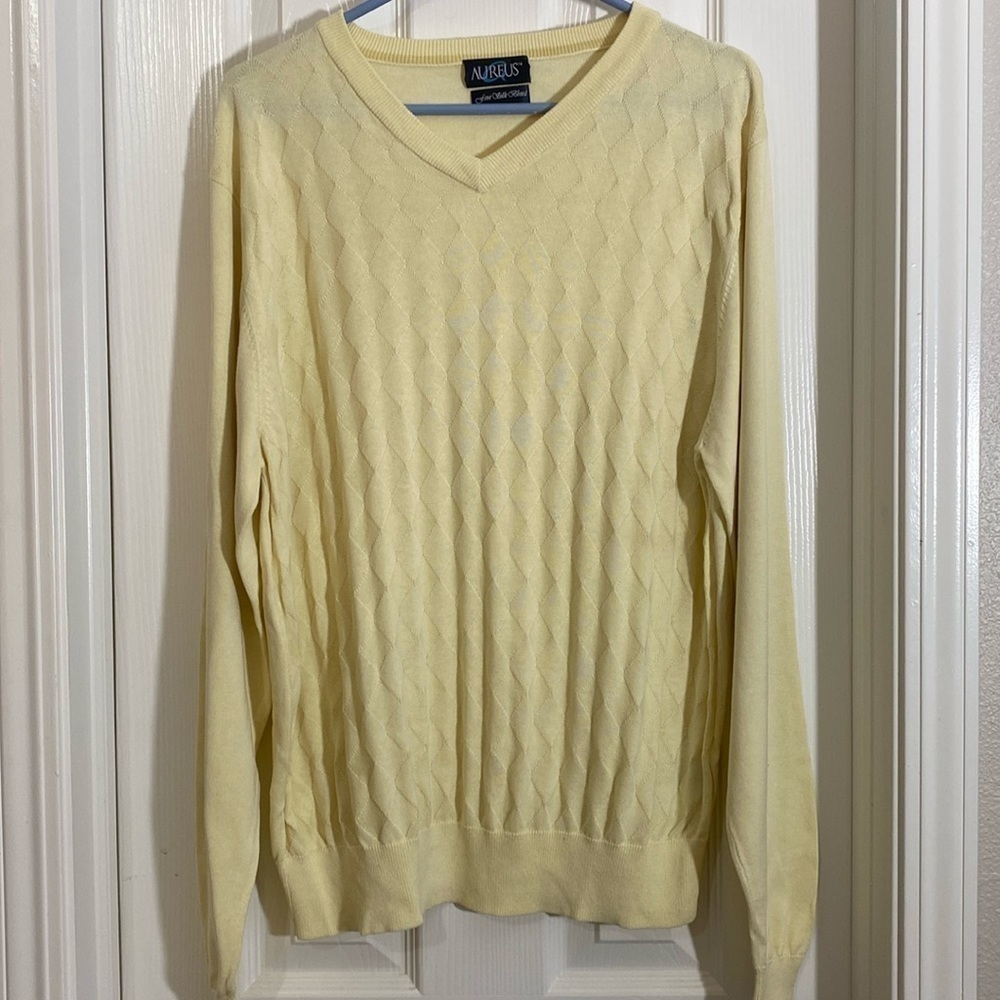 Aureus Light Yellow V neck silk blend sweater with diamond pattern size Large